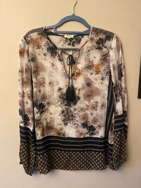 dylan Neutral Floral Tie-Front Tassel Blouse 🆕
